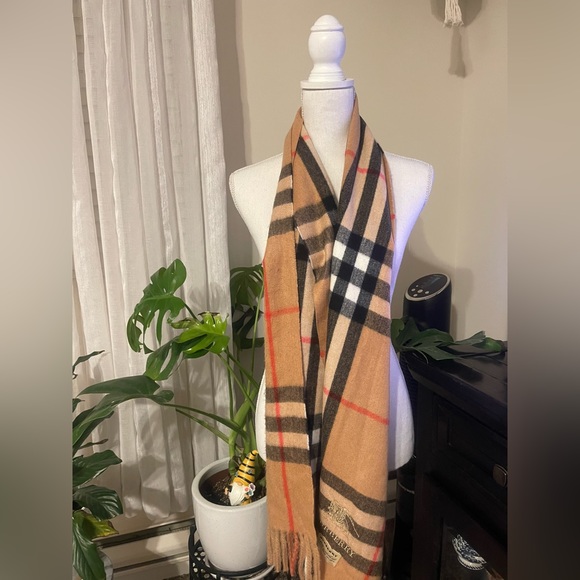 Burberry Scarf - Picture 1 of 5